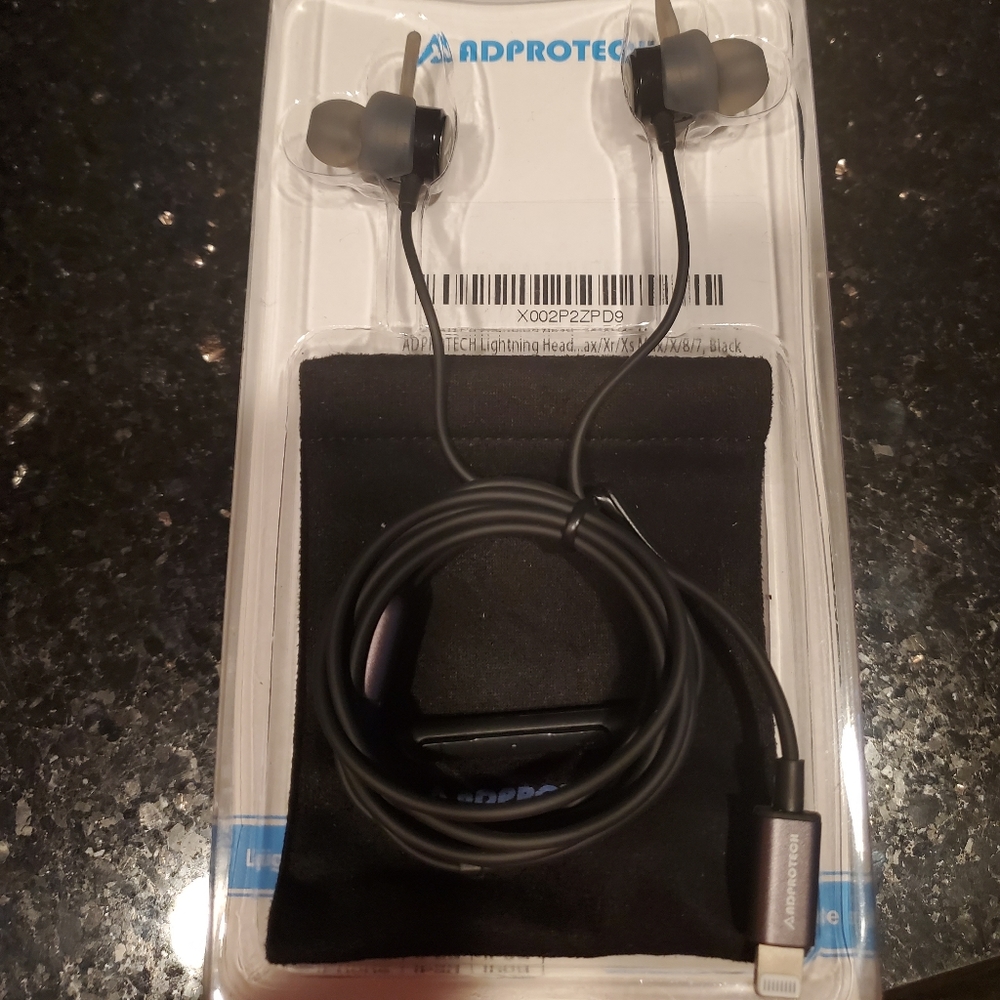 NIB ADPRITECH LIGHTNING HEADPHONES